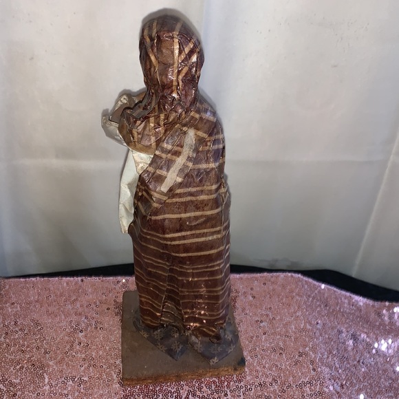 Vintage Older Village Woman Carrying Mud Clay Pot Women Made In Paper Mache EUC - Picture 8 of 11